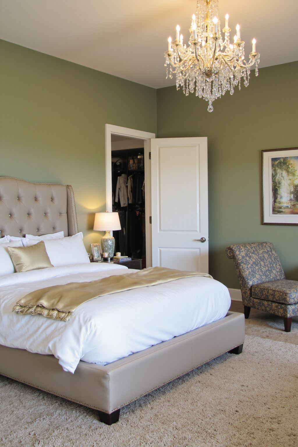 sage green bedroom ideas, sage green bedroom, sage green guest bedroom, green ceiling bedroom ideas, deep green bedroom ideas