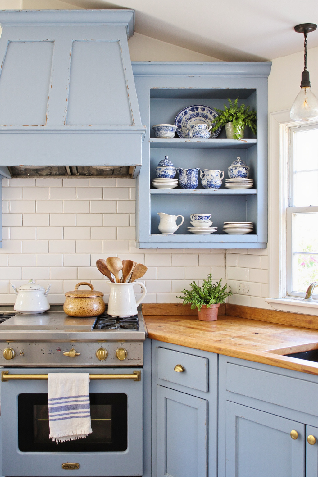 coastal kitchen ideas, coastal kitchen design, blue beach kitchen, coastal kitchen cabinets, coastal cottage kitchen ideas