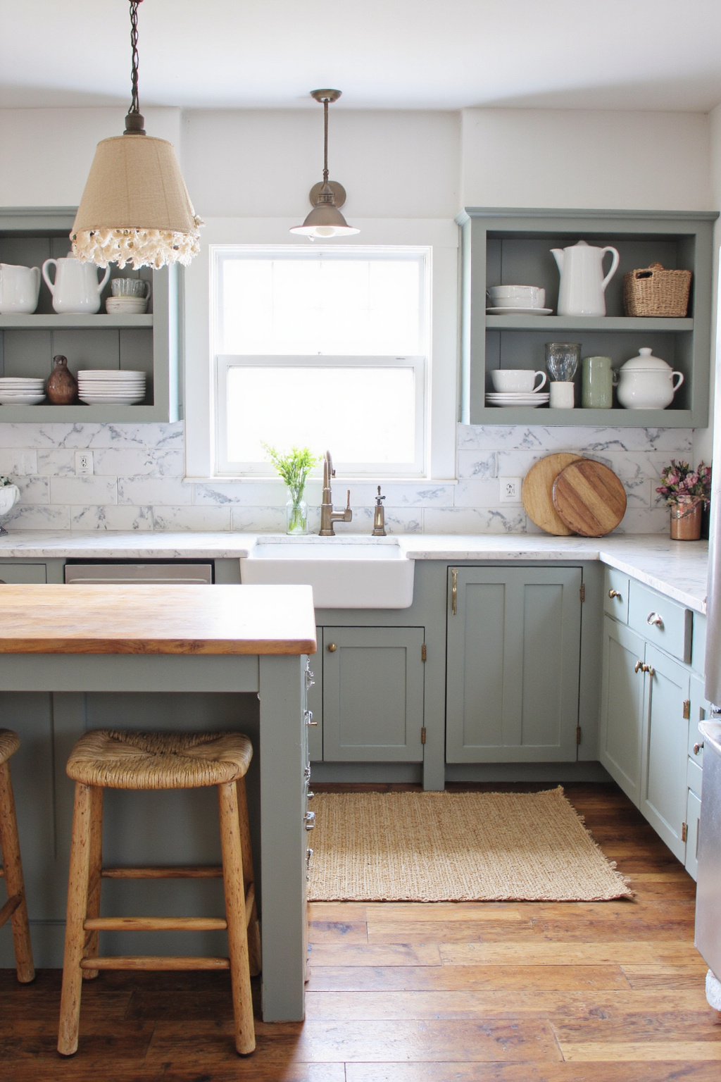 coastal cottage kitchen, coastal kitchen design, coastal farmhouse kitchen, coastal kitchen accessories, farmhouse kitchen ideas rustic
