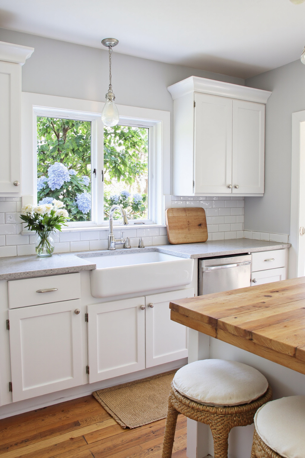 coastal cottage kitchen, coastal kitchen design, small coastal kitchen, coastal farmhouse kitchen ideas, kitchen coastal style