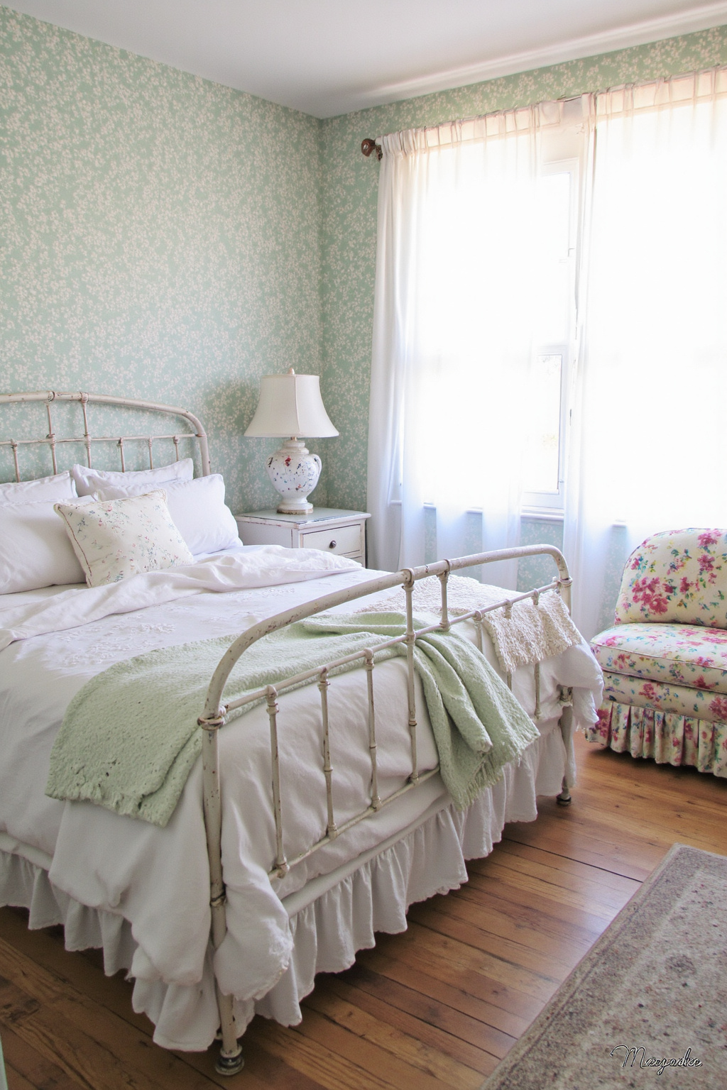 mint bedroom ideas, mint green bedroom ideas, light sage bedroom ideas, girls colorful bedroom ideas, mint green furniture