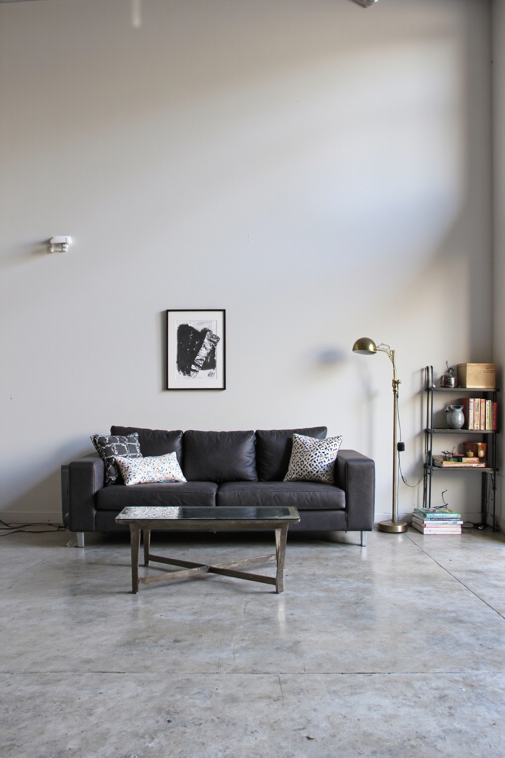 industrial living room, industrial living room design, industrial living room design ideas, all black living room ideas, industrial wood living room
